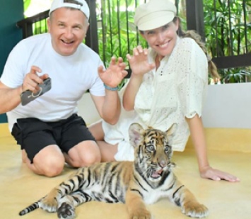 Осадчая и Горбунов устроили фотосессию с живым тигром (фото)