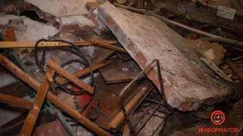 В Днепре просел жилой дом на Котляревского: стена рухнула, повредив трубы