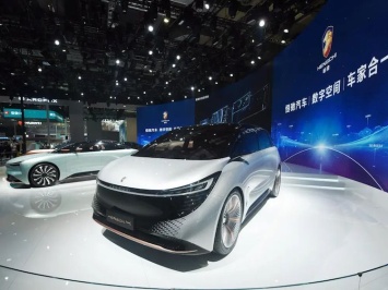 Evergrande запустила массовое производство своего первого электромобиля - компактного кроссовера Hengchi 5