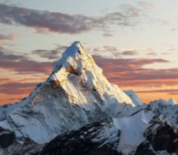 Астронавт NASA показал снимок горы Эверест, сделанный с МКС, и озадачил пользователей сети