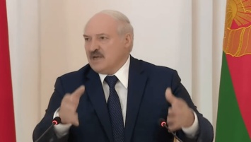 Лукашенко обвинил Украину в стягивании сил к границе