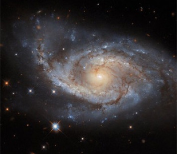Телескоп Hubble сделал эффектное фото "звездных парусов" в космосе