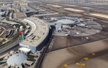 В Абу-Даби произошли взрыв и пожар на нефтяном объекте и в аэропорту