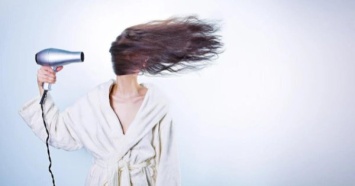 Как пользоваться феном, чтобы не навредить волосам?