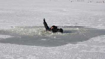 В Кривом Роге на Крещение спасли мужчину, провалившегося под лед