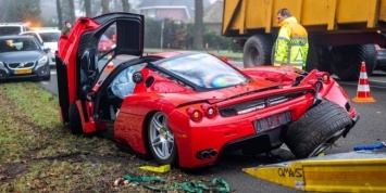 Физике все равно сколько стоит Ferrari Enzo