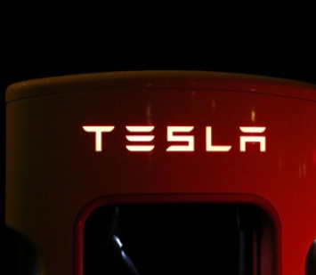 Водитель Tesla впервые предстанет перед судом за смертельное ДТП, в котором участвовал автопилот