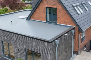 Плоская эксплуатируемая крыша – какое покрытие выбрать?