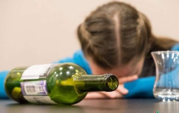 В Запорожье 12-летняя девочка с алкогольным отравлением попала в больницу