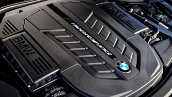 BMW готовит финальную партию моторов V12 - их получит специальная серия седанов