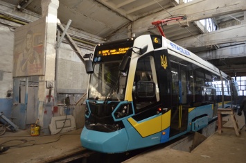 Трамвай "Stadler" успешно прошел испытания в Харькове. Его планируют закупить в кредит