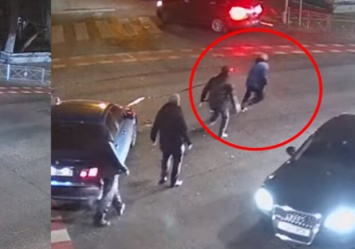 На Черняховского пострадавший в ДТП мужчина стал нападать на людей и авто (видео)