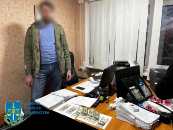 В Одессе задержали госисполнителя при получении взятки в 500 долларов