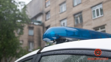 Пытались спасти полицейские и медики: в Днепре на проспекте Гагарина мужчина выбросился из окна