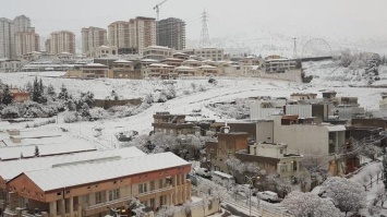 На Ближнем Востоке выпали массивные снежные сосадки