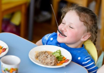 Котлета, суп, наггетс: харьковским родителям будут рассылать фото из столовых в детских садах