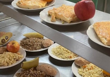 В киевских школах значительно подорожает питание в столовых