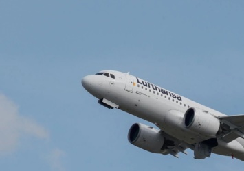Lufthansa переносит ночные рейсы в Киев из-за "политического напряжения"