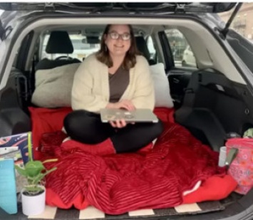 Женщина превратила свою машину в «учительский фургон»