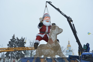 В Харькове демонтируют новогодние инсталляции