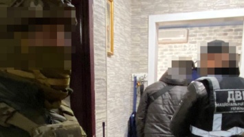 В Днепропетровской области полицейский требовал тысячу долларов с владельца сайта знакомств