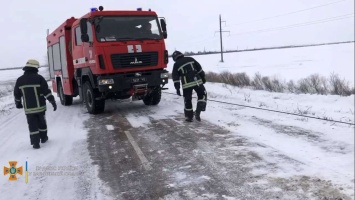 На трассах Запорожской области спасатели приходят на помощь водителям
