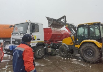 В плену у стихии: Одесса и область продолжают бороться с сильным снегопадом