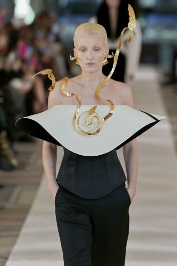 Самые необычные украшения в коллекции Schiaparelli Couture