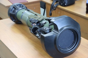 Британские инструкторы начали обучать украинских военнослужащих обращаться с противотанковыми установками NLAW