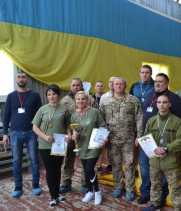 «Гвардейский рывок»: сборная криворожских танкистов заняла второе место в соревнованиях по гиревому спорту среди военнослужащих