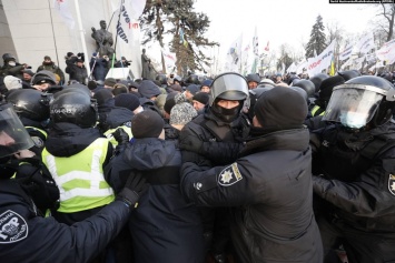 Акция «SaveФОП» в Киеве: Столкновения с полицией, протестующие пытались штурмовать Раду