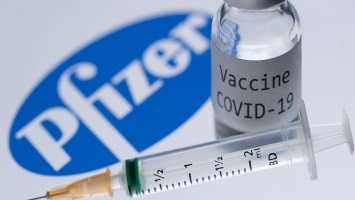 В Pfizer начали испытания вакцины против "Омикрона"