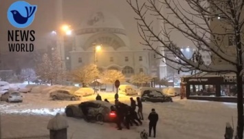 Снегопады в Стамбуле - чиновники ушли в отпуска, студенты на каникулы (ВИДЕО)