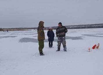 В Николаевской области из-подо льда рек вытянули почти полкилометра браконьерских сетей