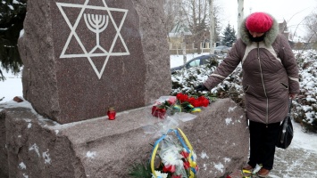 В Никополе почтили память о восьми тысячах погибших во время Холокоста