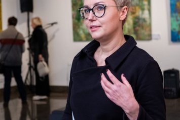 В Музее Киева представили новый проект художницы Алены Богацкой - "Искусство баланса"