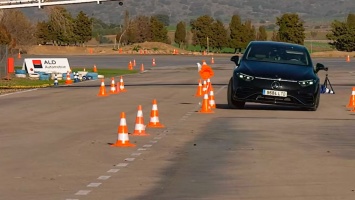 Mercedes-Benz EQS испытали "лосиным тестом" - результат показали на видео