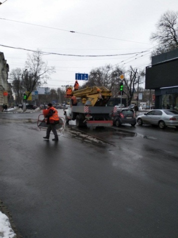 Комплексные работы по упорядочению дорожного движения в Одессе продолжаются. Фото