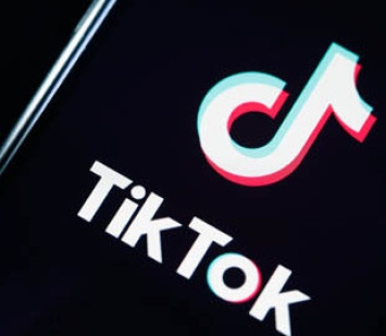 Руководство TikTok уволило 100 сотрудников одним видеозвонком