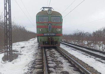 В Запорожской области локомотив сбил 15-летнюю девочку