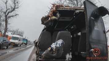 В Днепре на Передовой столкнулись фура DAF и Mercedes Sprinter: пострадал мужчина