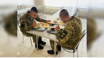 В сети показали чем кормят бойцов Криворожской танковой бригады имени Константина Пестушко
