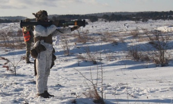 Украинские военнослужащие провели первые тренировки с американскими гранатометами SMAW-D