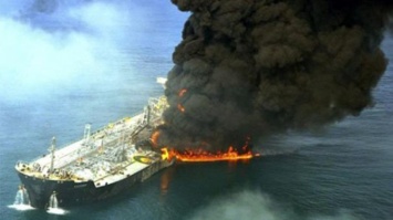 У берегов Нигерии взорвалось судно с нефтью