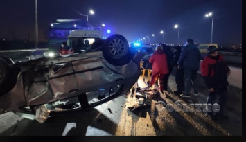 На мосту в Каменском случилось серьезное ДТП: пострадала беременная женщина