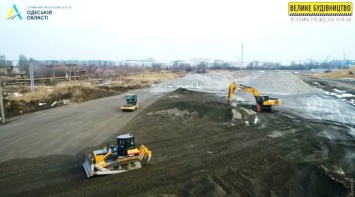 На будущей дороге в Одесский порт строят контрольно-пропускной пункт