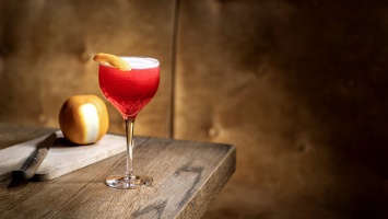 Рецепт алкогольного коктейля из одного ингредиента к Международному дню бармена