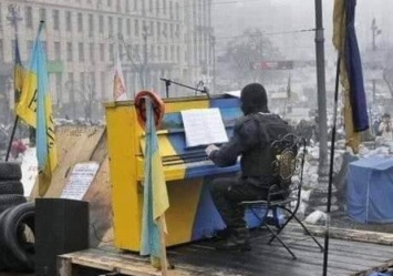 Отреставрировали пианино, на котором играли в 2014 году на Майдане во время революции