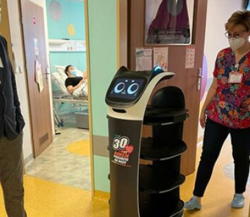 В Польше детская больница "приняла в штат" роботов