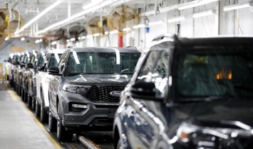 Ford существенно сокращает объемы производства из-за нехватки полупроводников